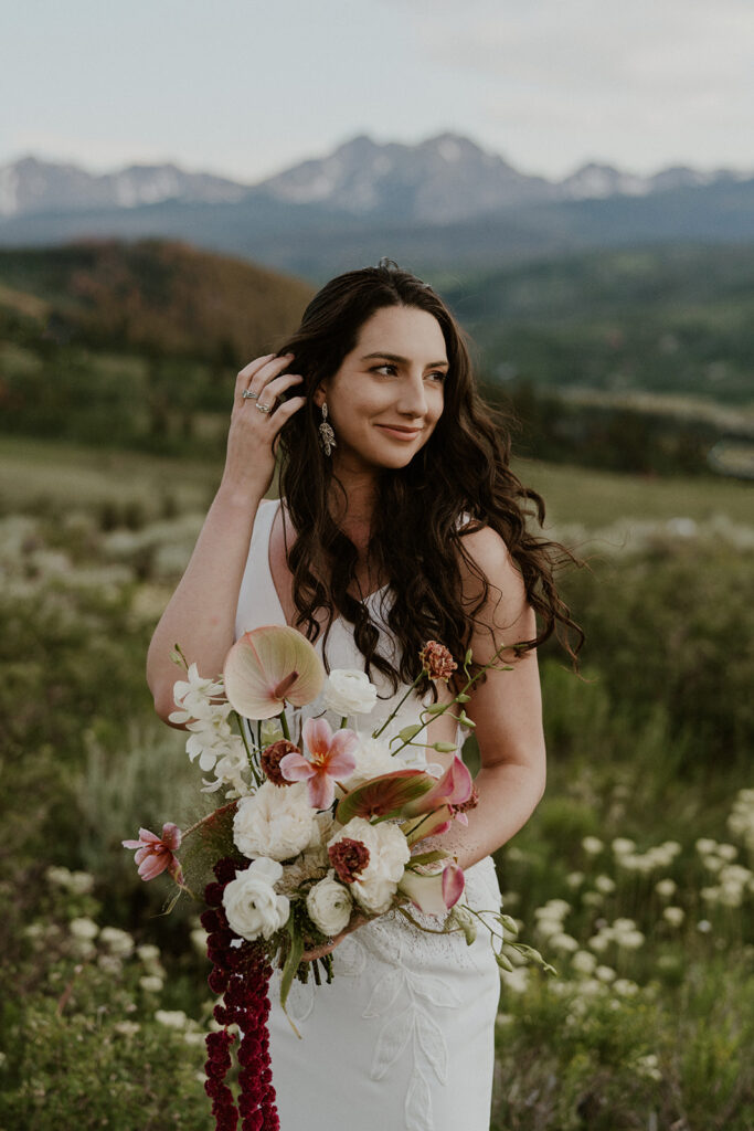 Mountain bridal portraits in Breckenridge with florals by Lady Sunshine Floral