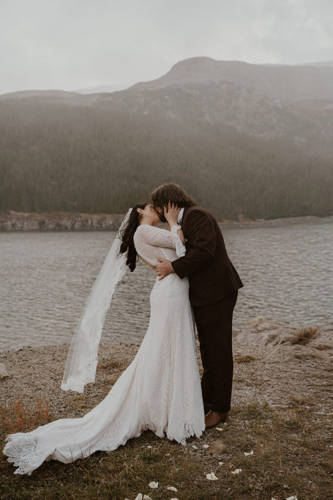 Rainy alpine lakeside elopement in Colorado