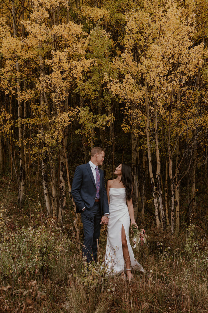 Fall mountain bride and groom photos in Breckenridge, CO