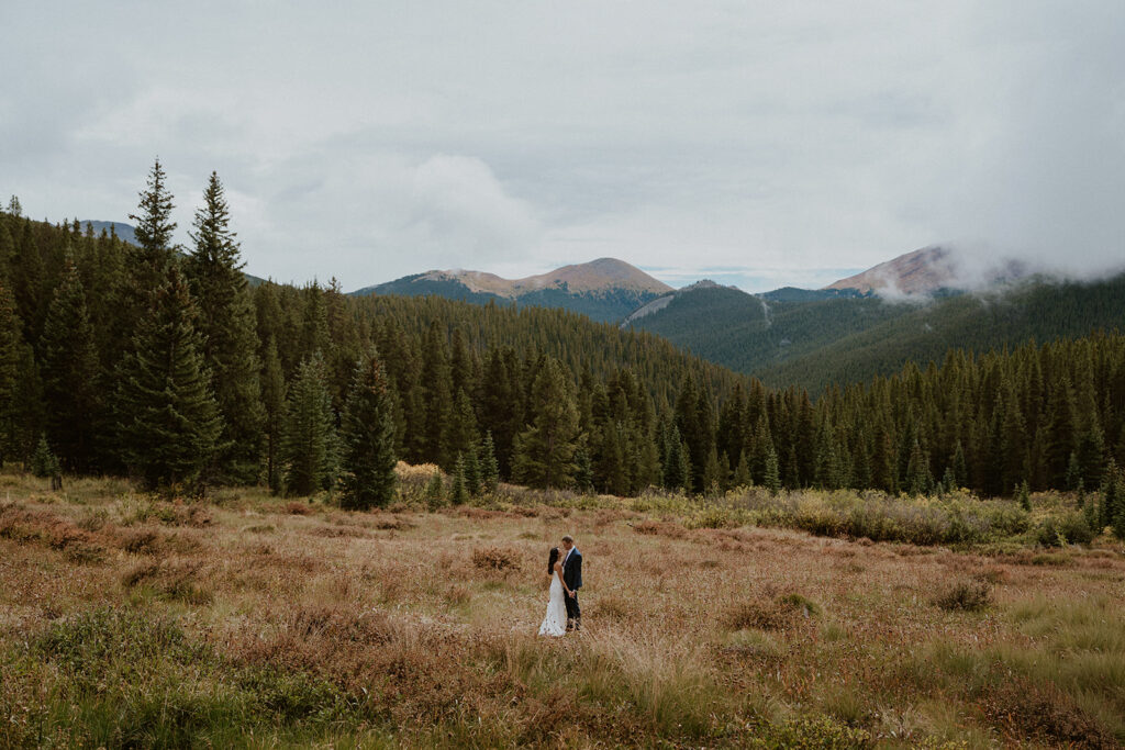 Fall mountain bride and groom photos in Breckenridge, CO