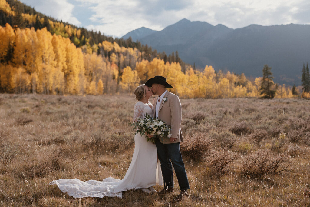 Breckenridge wedding photos in the fall on Lake Dillon