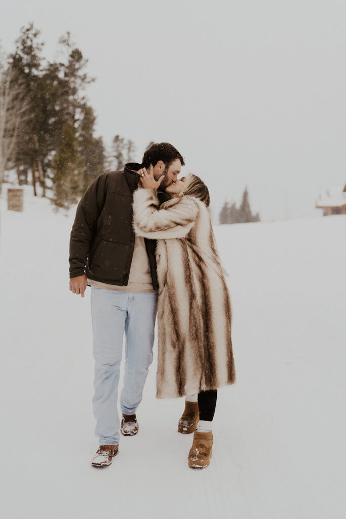 Colorado engagement photos in the snow
