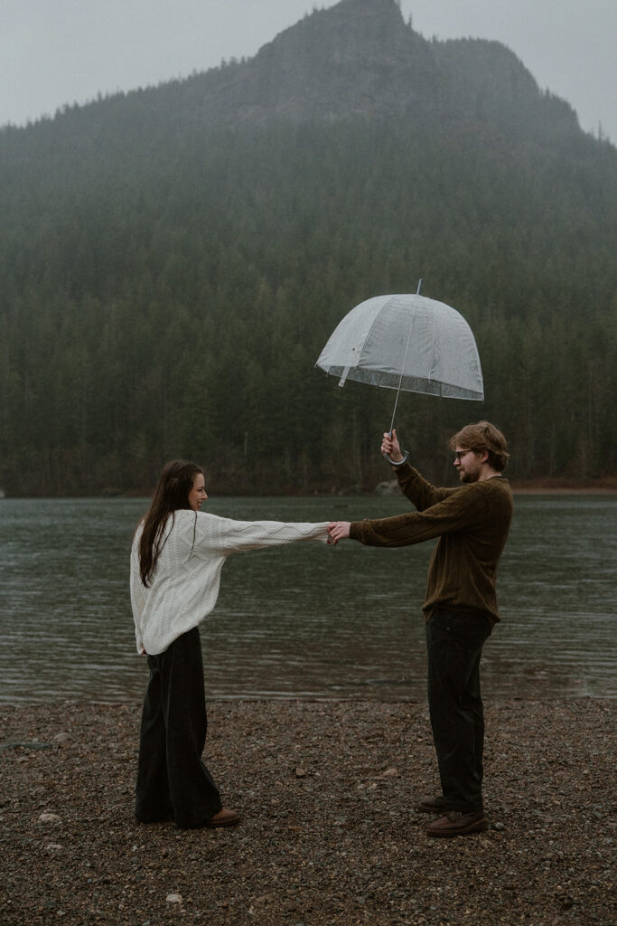 Rainy PNW engagement photos at Rattlesnake Lake near Seattle
