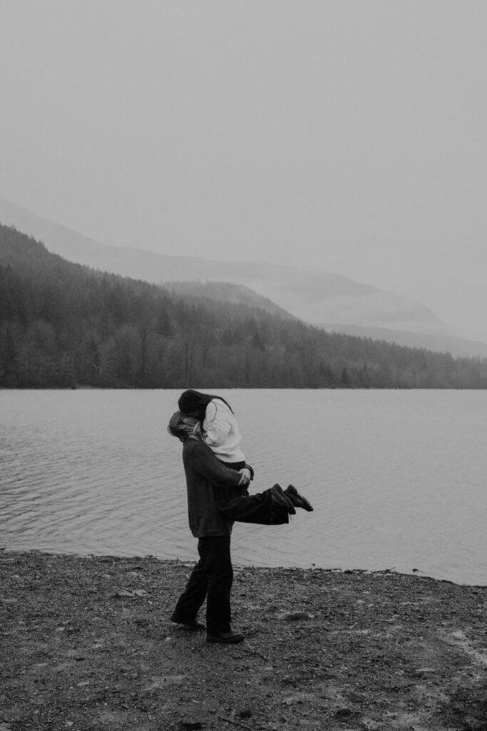 Rainy PNW engagement photos at Rattlesnake Lake near Seattle