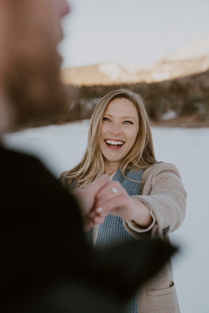 Snowy sunrise engagement photos in Colorado at Lake Dillon