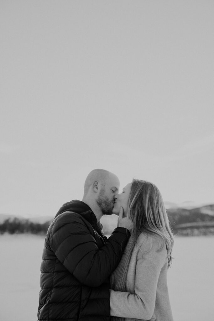 Mountain engagement photos in the winter at Lake Dillon