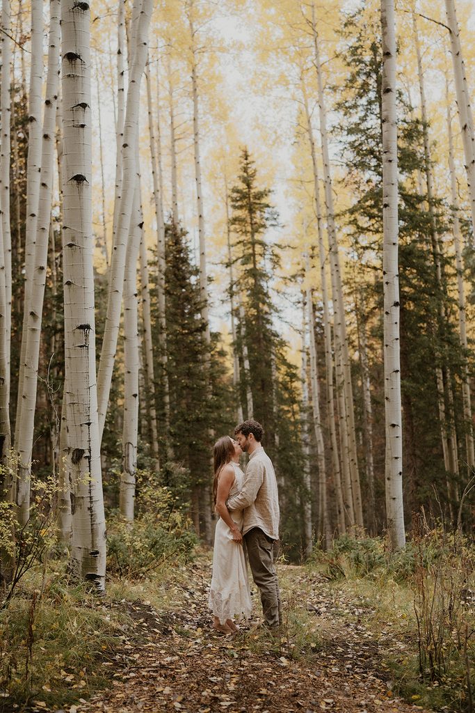 Cinematic and rainy wedding photos in the Colorado mountains