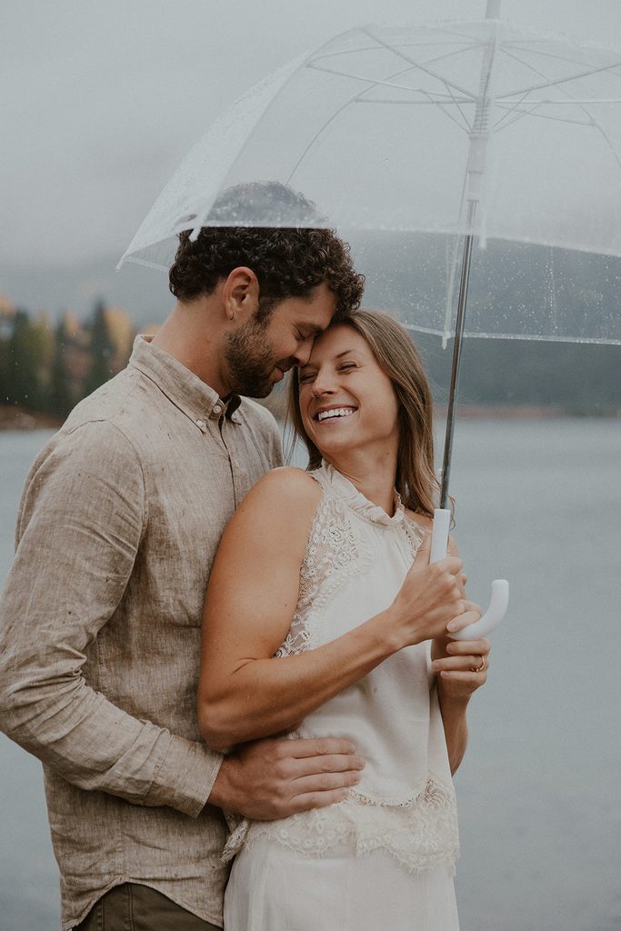 rainy wedding photos in Telluride, Colorado