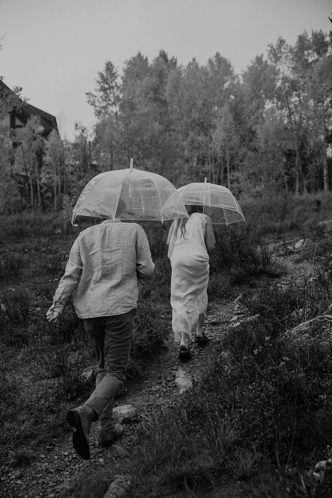 rainy wedding photos in Telluride, Colorado