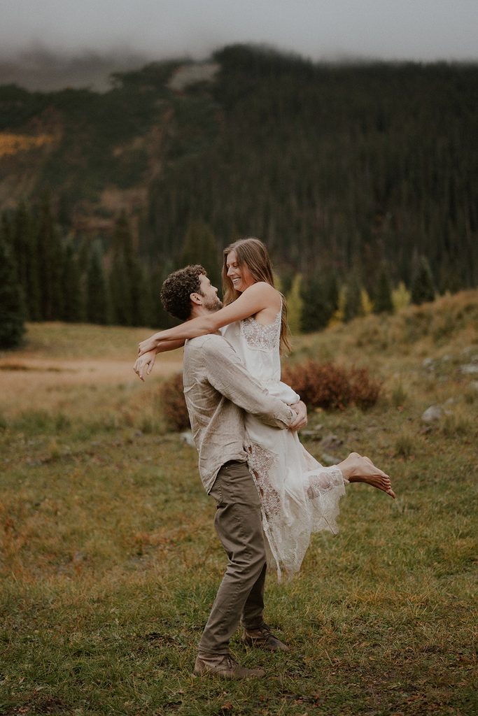 Cinematic and rainy wedding photos in the Colorado mountains