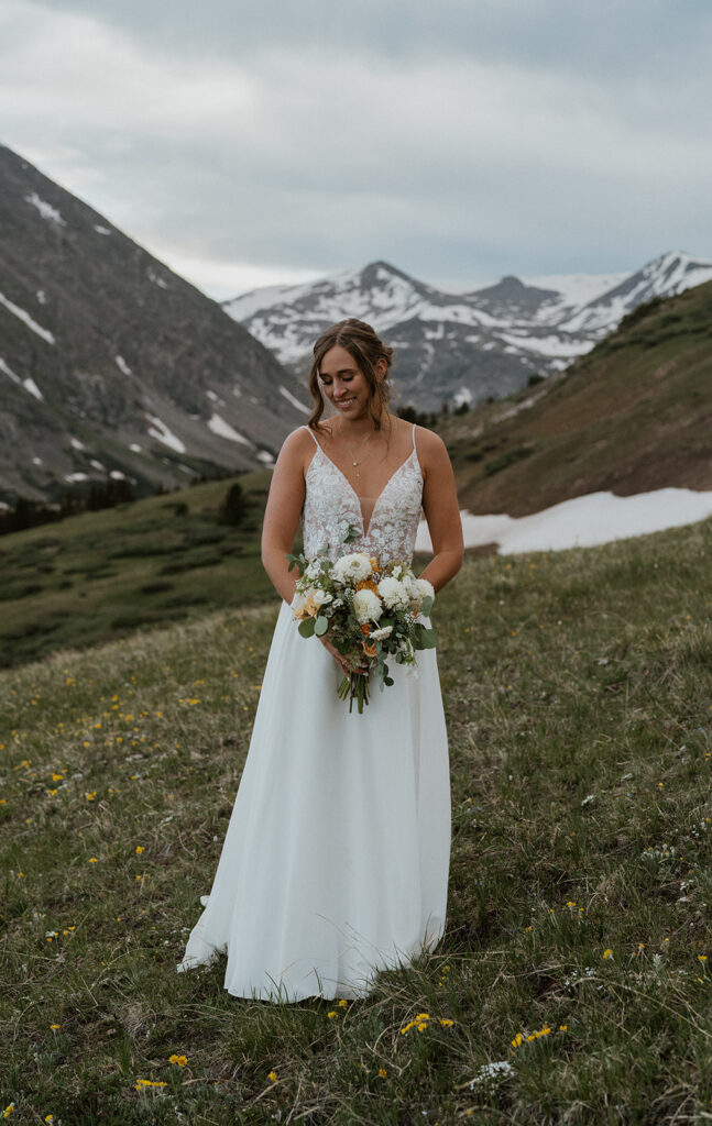 Outdoor bridal portraits in the Colorado mountains of Hoosier Pass