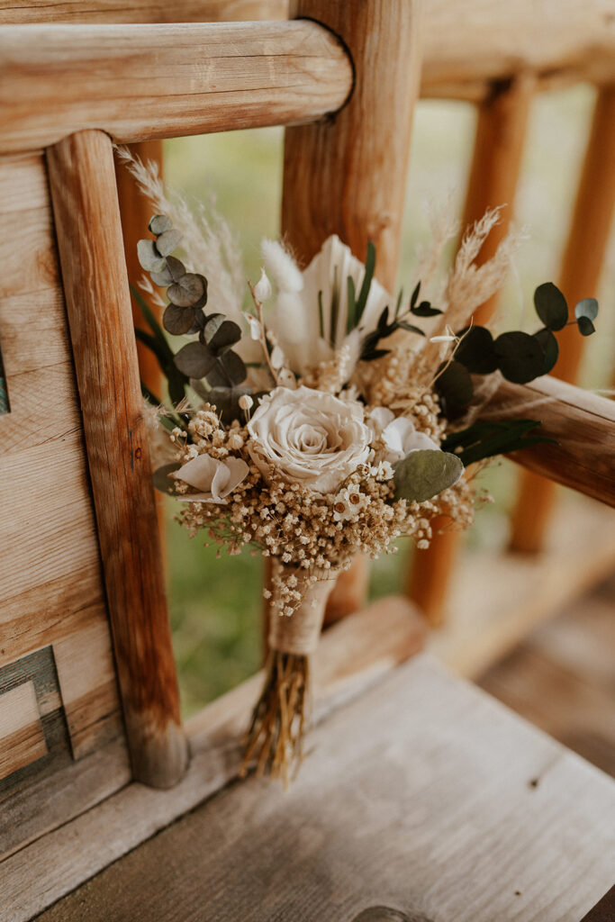 Brides neutral wedding bouquet